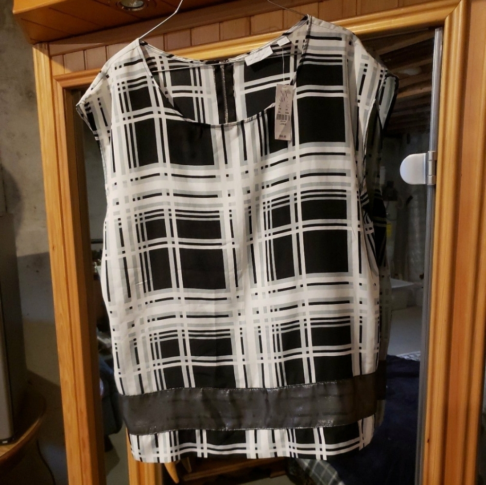 New New York & Co. Black and white zippered top sz Large